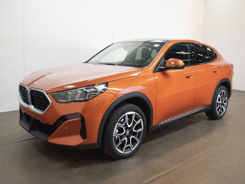 Certified 2025 BMW X2 xDrive28i w/ Premium Package image 8