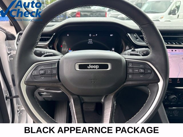 Used 2023 Jeep Grand Cherokee Limited w/ Black Appearance Package AWD/4WD image 10