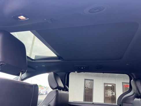 Used 2025 Chrysler Pacifica Limited FWD image 15