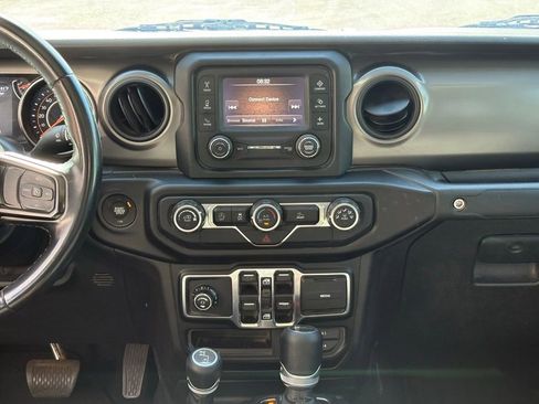 Used 2021 Jeep Gladiator Sport AWD/4WD image 11