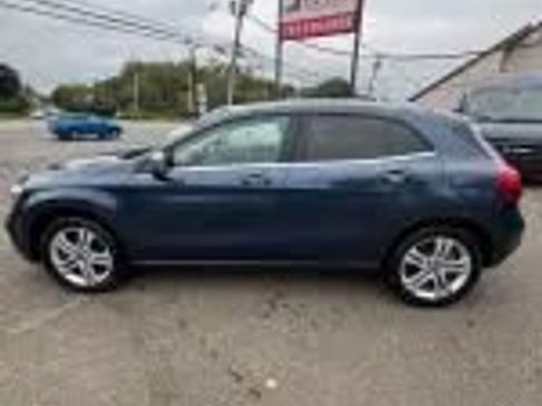 Used 2019 Mercedes-Benz GLA 250 4MATIC w/ Premium Package image 7