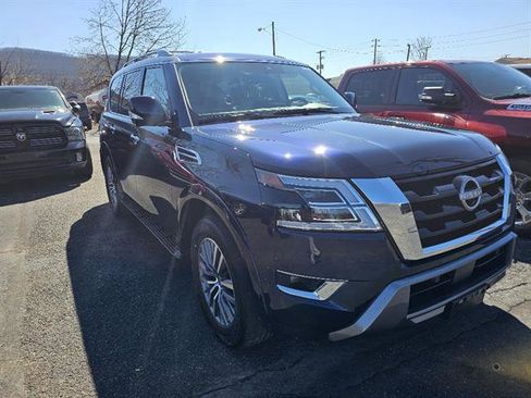 Used 2023 Nissan Armada SL w/ Captain's Chairs Package image 3