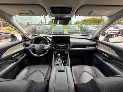 Used 2024 Toyota Grand Highlander FWD image 16