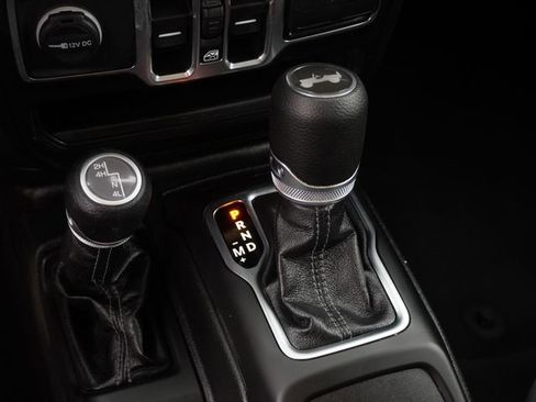 Used 2025 Jeep Wrangler Unlimited Sahara AWD/4WD image 24