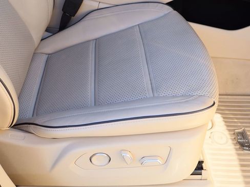 Used 2021 Cadillac Escalade Premium Luxury w/ Performance Package image 33