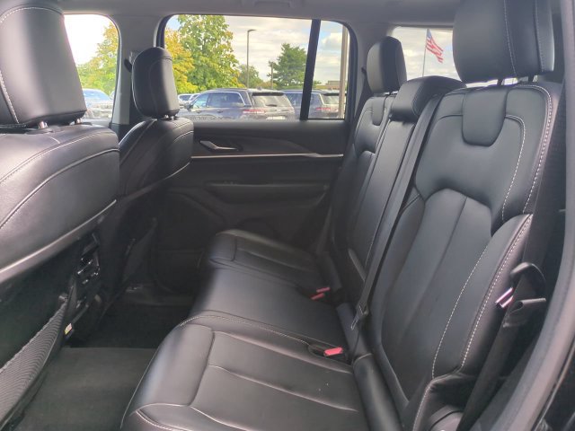 Used 2023 Jeep Grand Cherokee Limited w/ Black Appearance Package AWD/4WD image 14