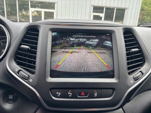 Used 2023 Jeep Cherokee Altitude Lux image 20