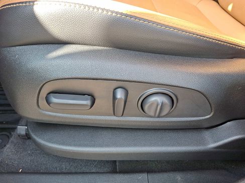 Used 2020 Chevrolet Equinox Premier image 11