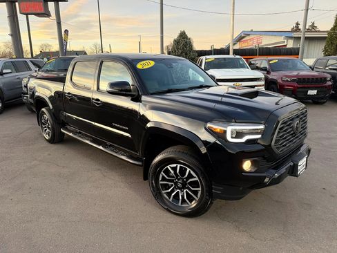 Used 2021 Toyota Tacoma TRD Sport w/ Technology Package image 3