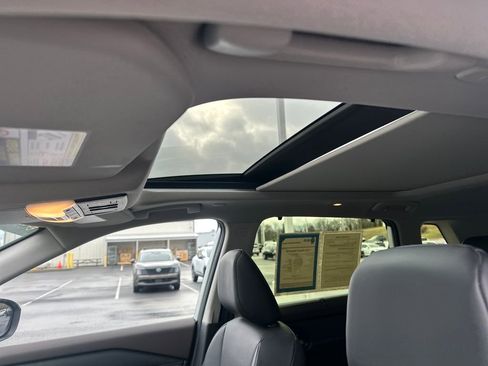 Used 2023 Nissan Rogue SV w/ SV Premium B Package image 25