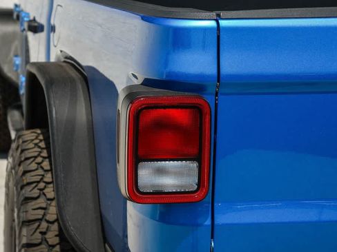 Used 2021 Jeep Gladiator Sport AWD/4WD image 9