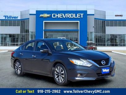 Used 2017 Nissan Altima 2.5 SL w/ Moonroof Package