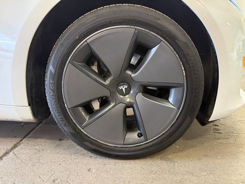 Used 2023 Tesla Model 3 Standard Range image 29