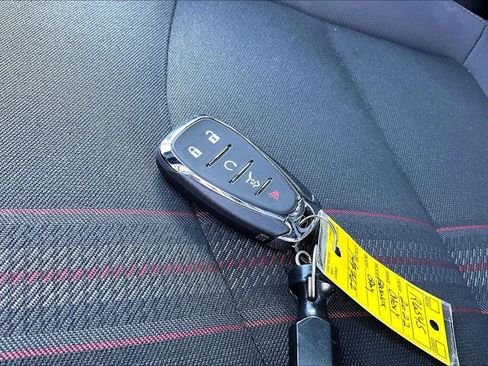 Used 2022 Chevrolet Equinox RS w/ LPO, Floor Liner Package FWD image 12