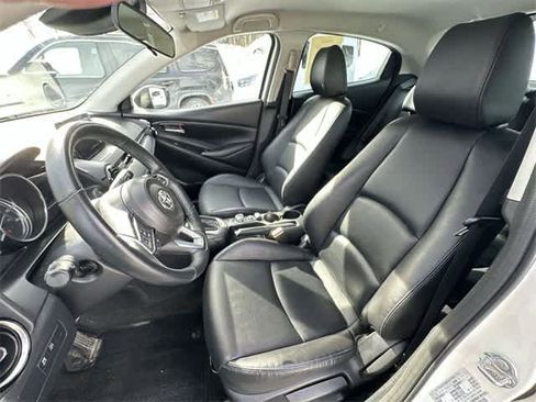 Used 2020 Toyota Yaris XLE image 16
