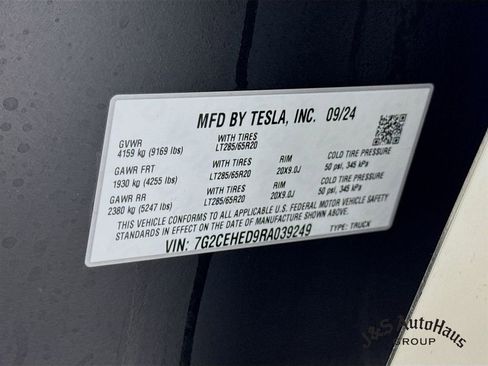 Used 2024 Tesla Cybertruck AWD Crew Cab image 41