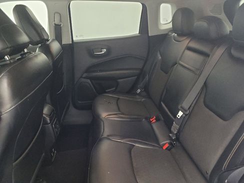 Used 2017 Jeep Compass Latitude w/ Popular Equipment Group AWD/4WD image 18