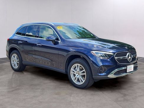 Used 2023 Mercedes-Benz GLC 300 4MATIC image 3
