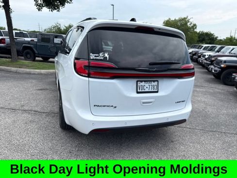 Used 2023 Chrysler Pacifica Limited w/ S Appearance Package FWD image 13
