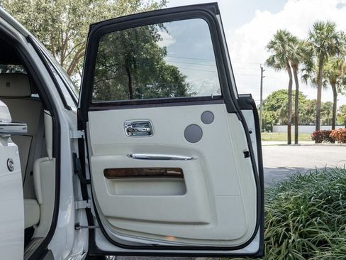Used 2013 Rolls-Royce Ghost RWD image 36