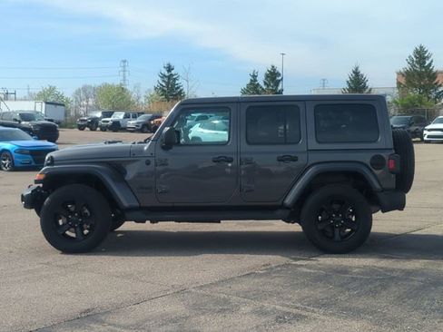 Used 2021 Jeep Wrangler Unlimited Sahara image 6
