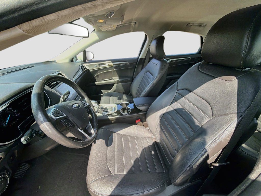 Used 2015 Ford Fusion SE w/ Equipment Group 202A FWD image 22