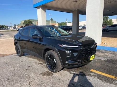 New 2026 Chevrolet Trax ACTIV FWD image 2