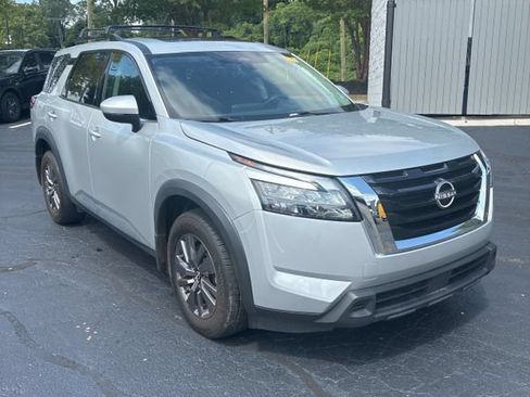 Used 2023 Nissan Pathfinder SV w/ SV Premium Package FWD image 9