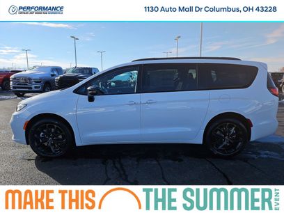 New 2026 Chrysler Pacifica Select
