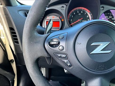 Used 2015 Nissan 370Z NISMO image 17