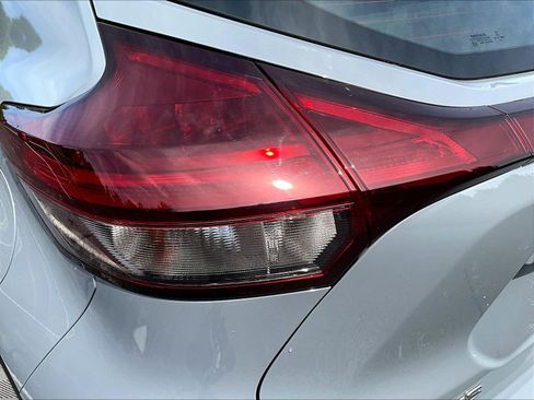 Used 2022 Nissan Kicks SR w/ Interior Electronics Package FWD image 23