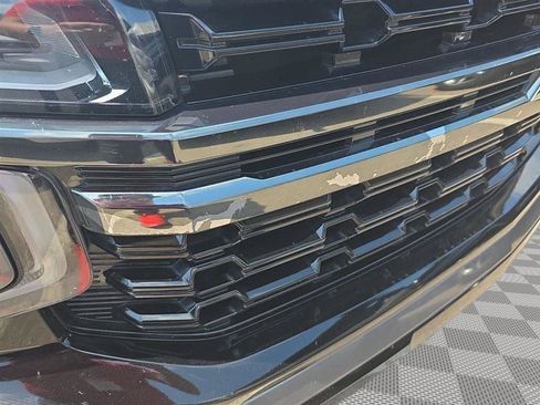 Used 2021 Chevrolet Tahoe Z71 w/ Luxury Package AWD/4WD image 3