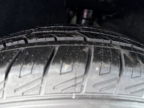 Used 2023 Chrysler Pacifica Touring-L FWD image 30