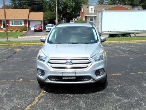 Used 2018 Ford Escape SE w/ SE Sync 3 Package FWD image 3