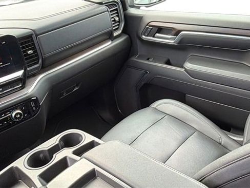 Used 2024 GMC Sierra 1500 SLT image 17