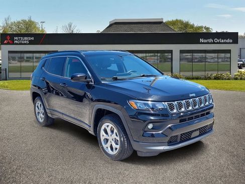 Used 2024 Jeep Compass Latitude AWD/4WD image 4