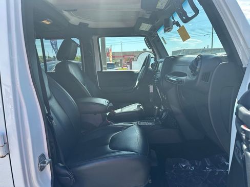 Used 2015 Jeep Wrangler Unlimited Sahara AWD/4WD image 14
