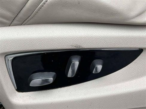 Used 2015 Cadillac Escalade ESV Premium image 15