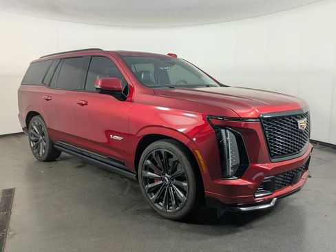 Used 2025 Cadillac Escalade V image 2