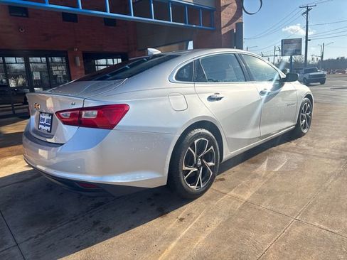 Used 2016 Chevrolet Malibu LT image 9