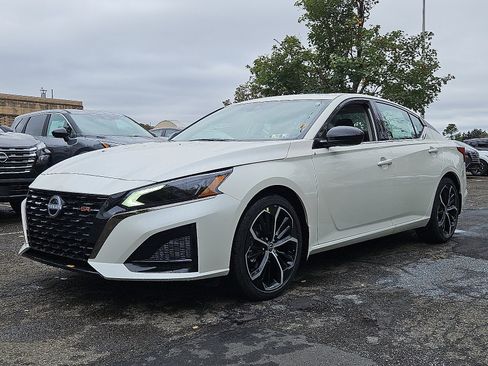 New 2025 Nissan Altima 2.5 SR w/ SR Premium Package image 3