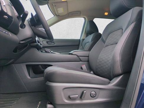 Used 2025 Nissan Pathfinder SV image 15