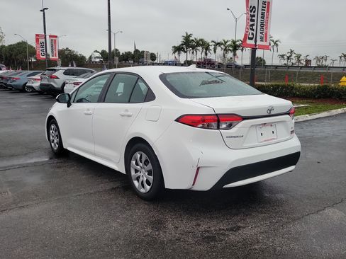 Used 2022 Toyota Corolla LE image 9
