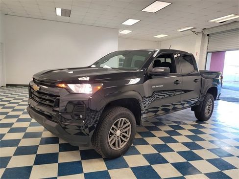 Used 2023 Chevrolet Colorado LT w/ LT Convenience Package II image 3