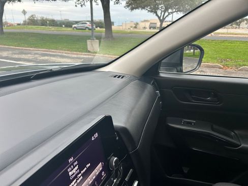 Used 2025 Nissan Pathfinder SV image 35