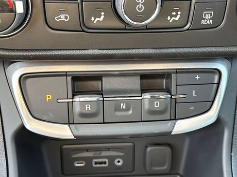 Used 2024 GMC Terrain SLE w/ Driver Convenience Package FWD image 16