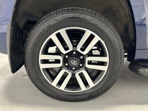 Used 2022 Toyota 4Runner Limited AWD/4WD image 61