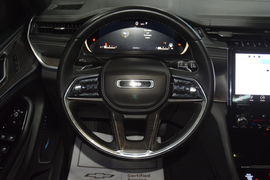 Used 2022 Jeep Grand Cherokee Overland w/ Luxury Tech Group IV AWD/4WD image 38