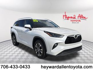 Certified 2025 Toyota Highlander XLE FWD video 1