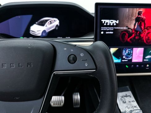 Used 2022 Tesla Model X Plaid image 33